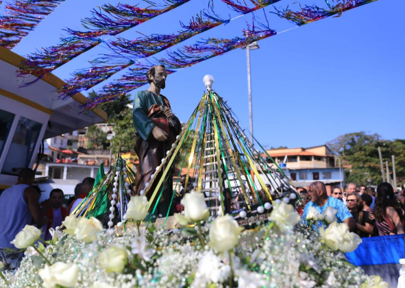 MISSA CAMPAL E BARQUEATA MARCAM FESTA DE SÃƒO PEDRO, PADROEIRO DOS PESCADORES, EM NITERÃ“I