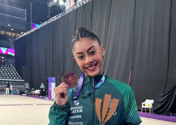 GINASTA BÁRBARA DOMINGOS FATURA BRONZE EM ETAPA DA COPA DO MUNDO