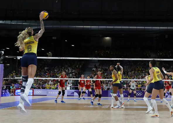 BRASIL VENCE JAPÃO POR 3 A 0 NO VÔLEI FEMININO