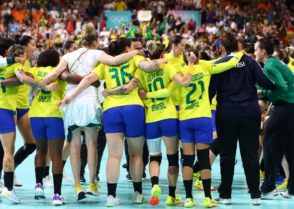 BRASIL VENCE E AVANÇA ÀS QUARTAS DO HANDEBOL FEMININO