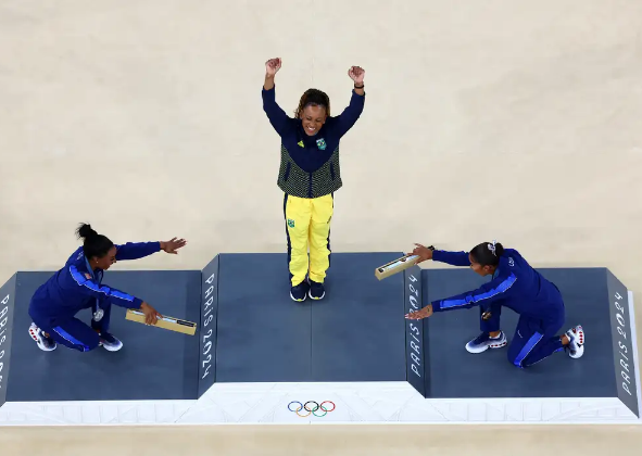 REBECA É OURO NO SOLO E VIRA MAIOR MEDALHISTA OLÍMPICA DO BRASIL