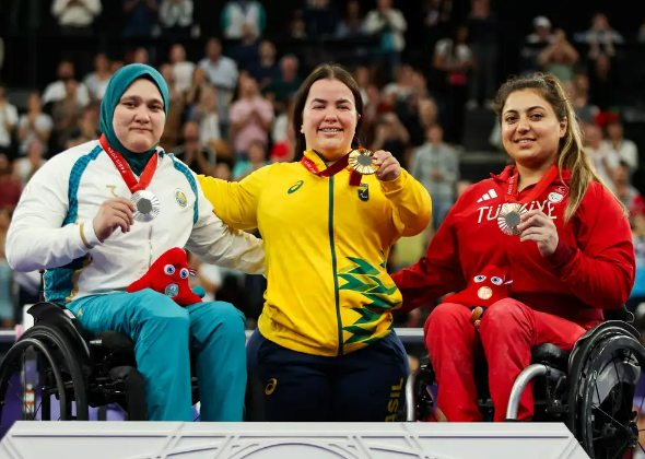 MARIANA D’ANDREA BATE RECORDE E FICA COM OURO NO HALTEROFILISMO