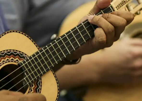 DOMINGO TEM CHORO DA MARIA NA PRAÇA