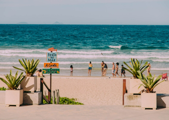 PRAIA DO PERÓ, EM CABO FRIO, CONQUISTA PELA SÉTIMA VEZ O SELO INTERNACIONAL BANDEIRA AZUL