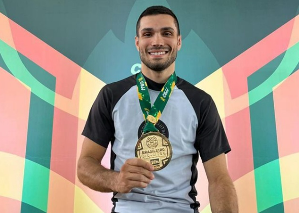 LUTADOR FRIBURGUENSE É CAMPEÃO BRASILEIRO 