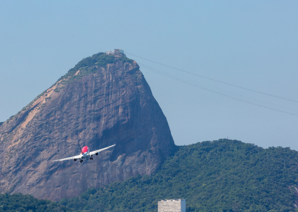 VERÃO: AUMENTA PREFERÊNCIA DOS BRASILEIROS POR VIAGEM DE AVIÃO NESSA ÉPOCA DO ANO