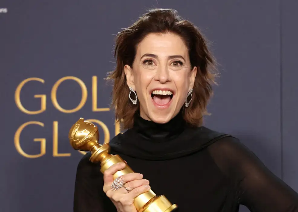 FERNANDA TORRES LEVA GLOBO DE OURO POR ATUAÇÃO EM AINDA ESTOU AQUI