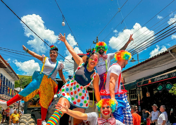 HOTÉIS VILAREJO OFERECEM FOLIA DE CARNAVAL PARA TODA A FAMÍLIA