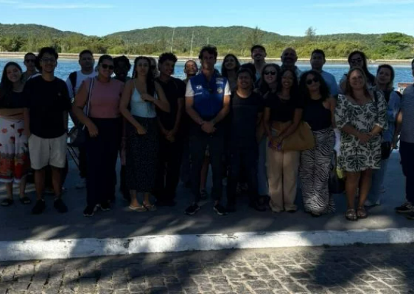 SECRETÁRIO DE TURISMO DE CABO FRIO RECEBE ALUNOS E PROFESSORES DO CURSO DE HOTELARIA E GASTRONOMIA DO IFF