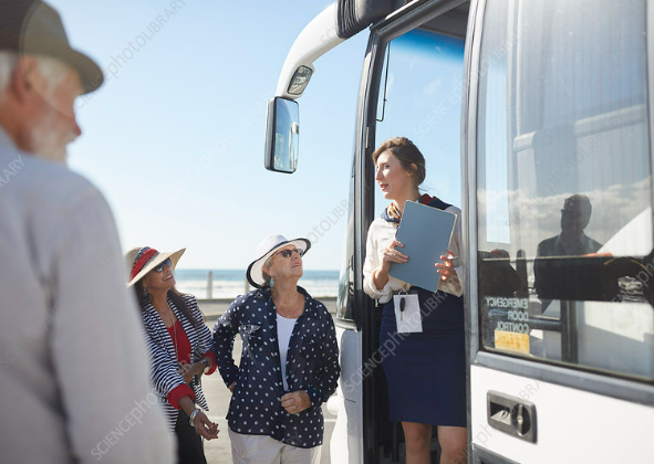 PREFEITURA INTENSIFICA FISCALIZAÇÃO PARA GARANTIR O CUMPRIMENTO DA LEI QUE DETERMINA A PRESENÇA DE GUIAS DE TURISMO EM ÔNIBUS DE EXCURSÕES