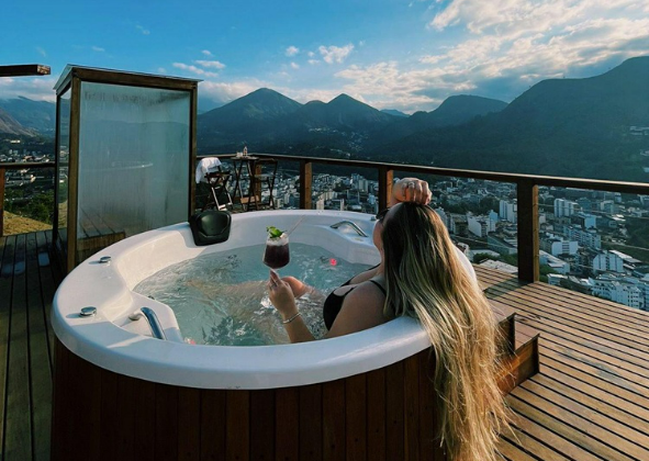 HOSPEDE-SE NO LOFT E VIVA UMA EXPERIÊNCIA ÚNICA DE CONFORTO E CHARME EM NOVA FRIBURGO!
