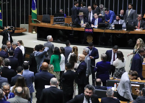 CÂMARA APROVA PROJETO QUE REAJUSTA SALÁRIOS DE SERVIDORES PÚBLICOS