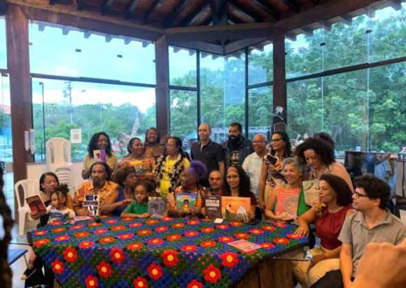 ENCONTRO DE ESCRITORAS E ESCRITORES NEGROS CELEBRA A MEMÓRIA E PROJETA FUTURO NA ESCOLA DE ARTES ZANINE