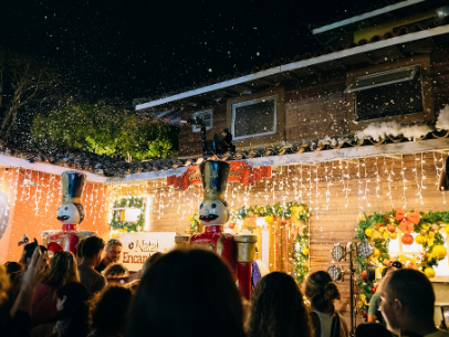 ÚLTIMA SEMANA PARA CURTIR ATIVIDADES NATALINAS GRATUITAS NO PORTO DA BARRA, EM BÚZIOS