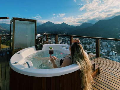 HOSPEDE-SE NO LOFT E VIVA UMA EXPERIÊNCIA ÚNICA DE CONFORTO E CHARME EM NOVA FRIBURGO!