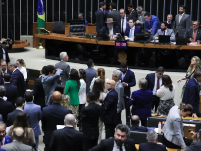 CÂMARA APROVA PROJETO QUE REAJUSTA SALÁRIOS DE SERVIDORES PÚBLICOS